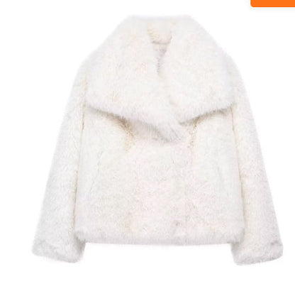 Women’s Plush Winter Coat With Classic Lapel Collar